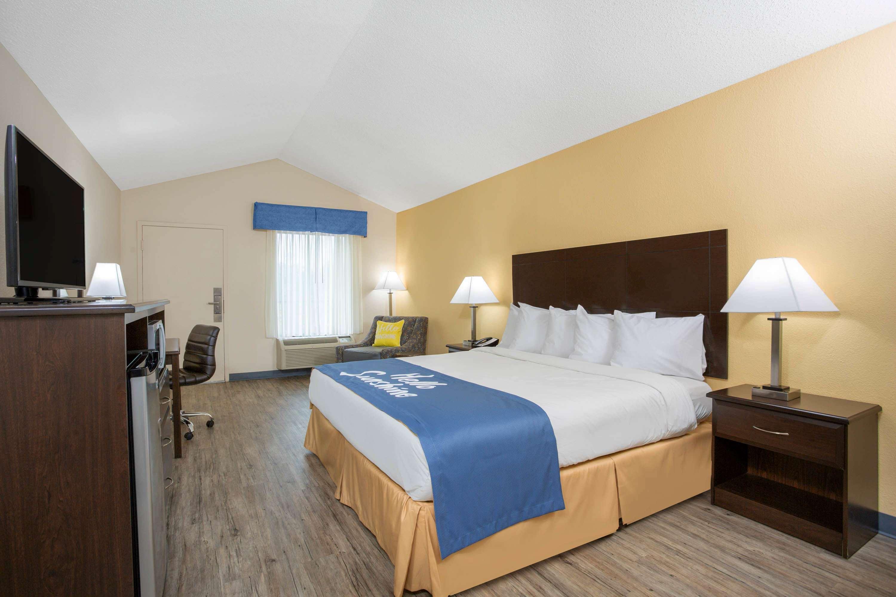Days Inn By Wyndham Лейк Сити Екстериор снимка