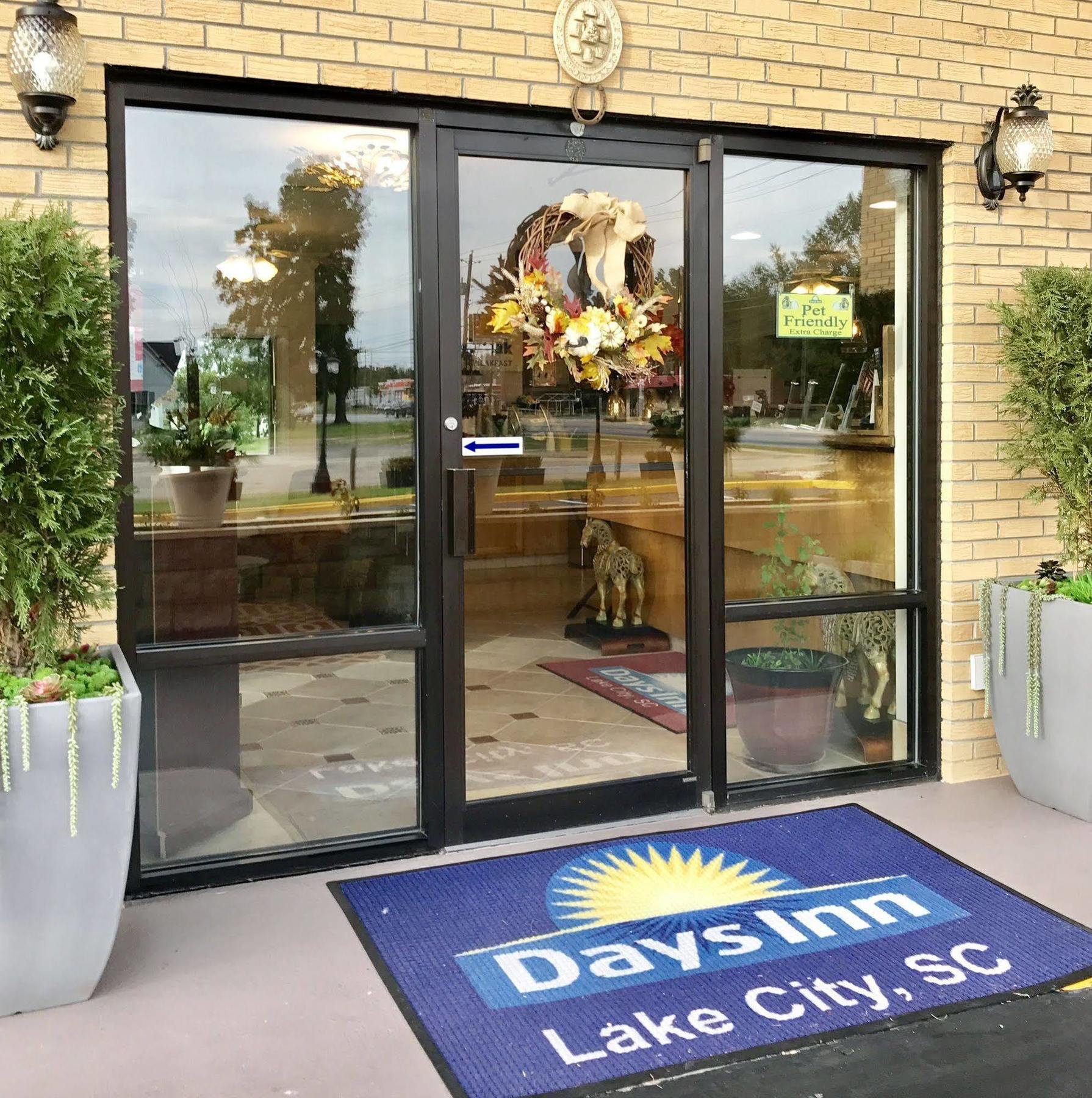 Days Inn By Wyndham Лейк Сити Екстериор снимка